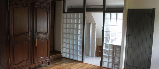 Chambre étage avec salle de bain et WC
